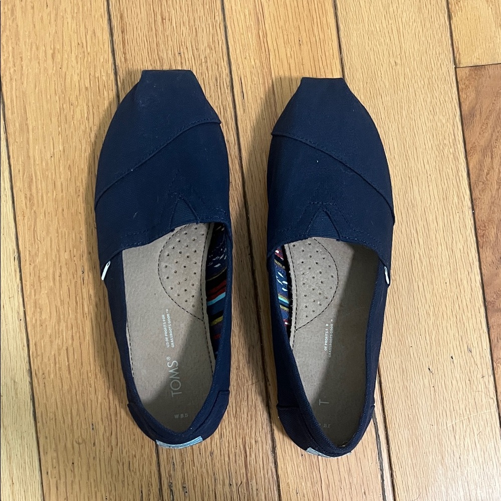 TOMS Women's Dark Blue Casual Loafers Size 8.5 - Never Worn